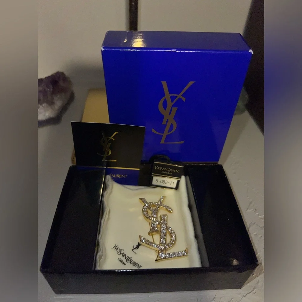 YSL vintage brooch. EUC! With original tags, YSL jewelry buffing cloth, & box! - Picture 2 of 7